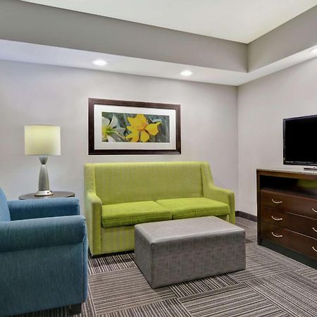 Hilton Garden Inn And Fayetteville Convention Center Zewnętrze zdjęcie