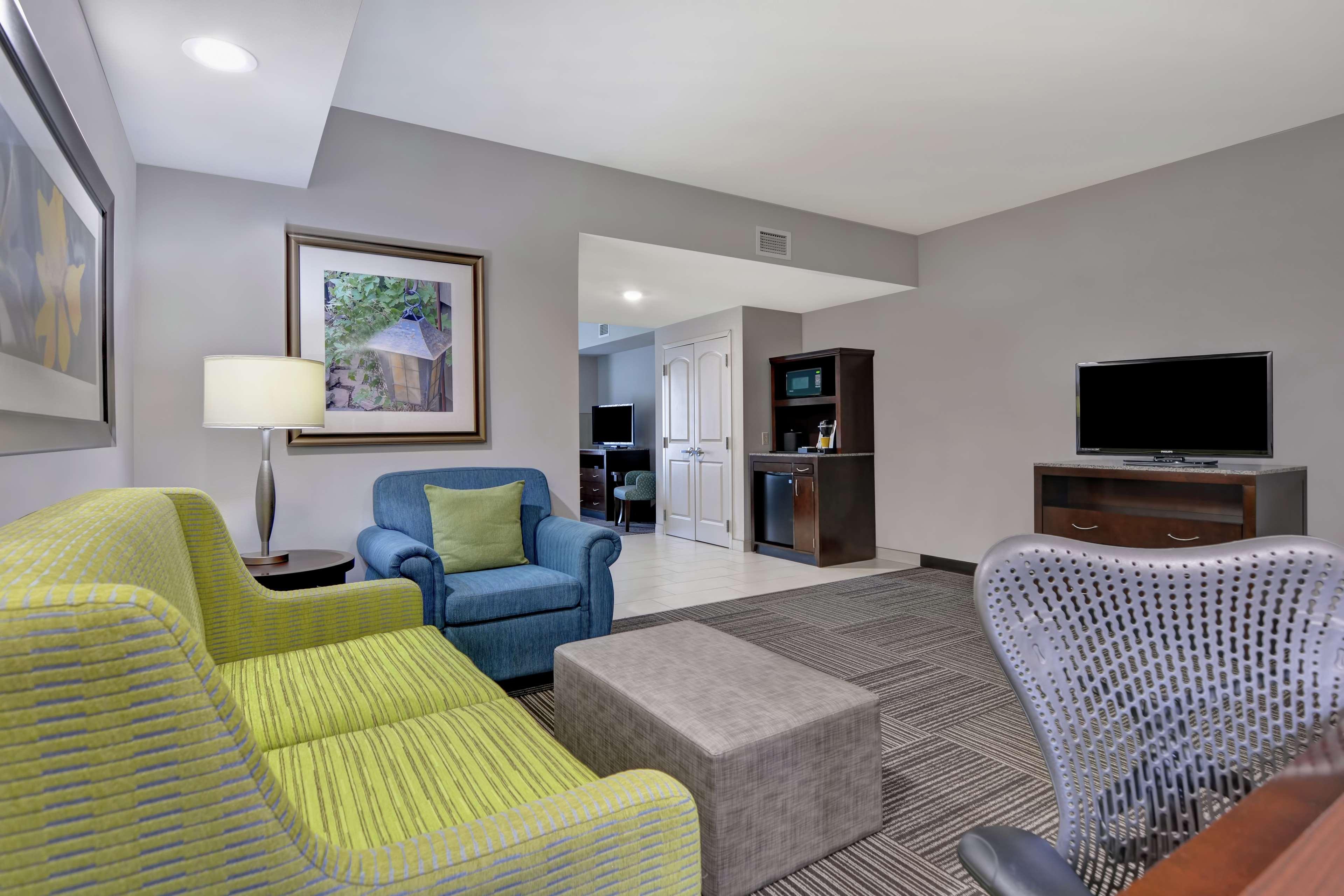 Hilton Garden Inn And Fayetteville Convention Center Zewnętrze zdjęcie