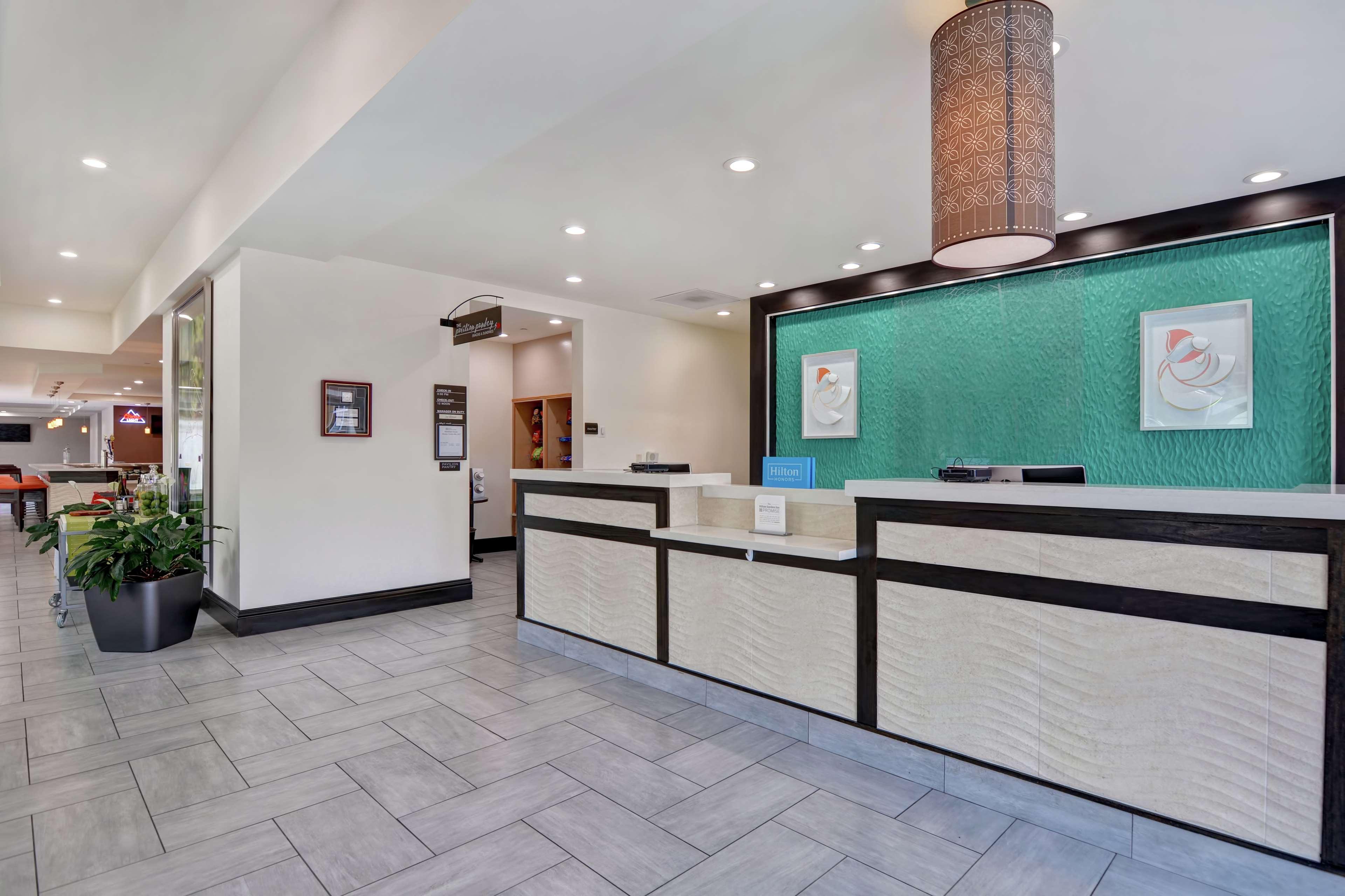 Hilton Garden Inn And Fayetteville Convention Center Zewnętrze zdjęcie