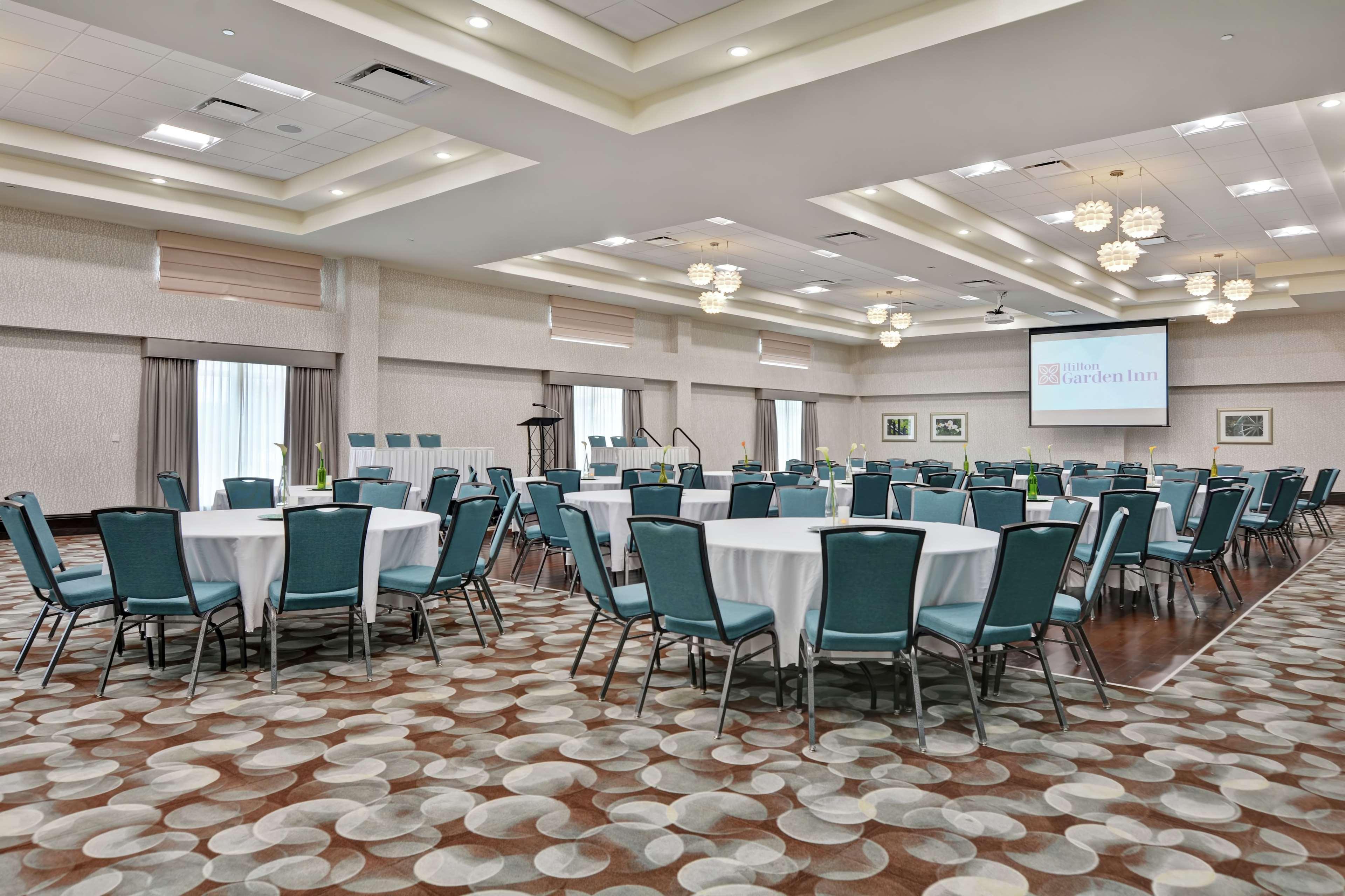 Hilton Garden Inn And Fayetteville Convention Center Zewnętrze zdjęcie