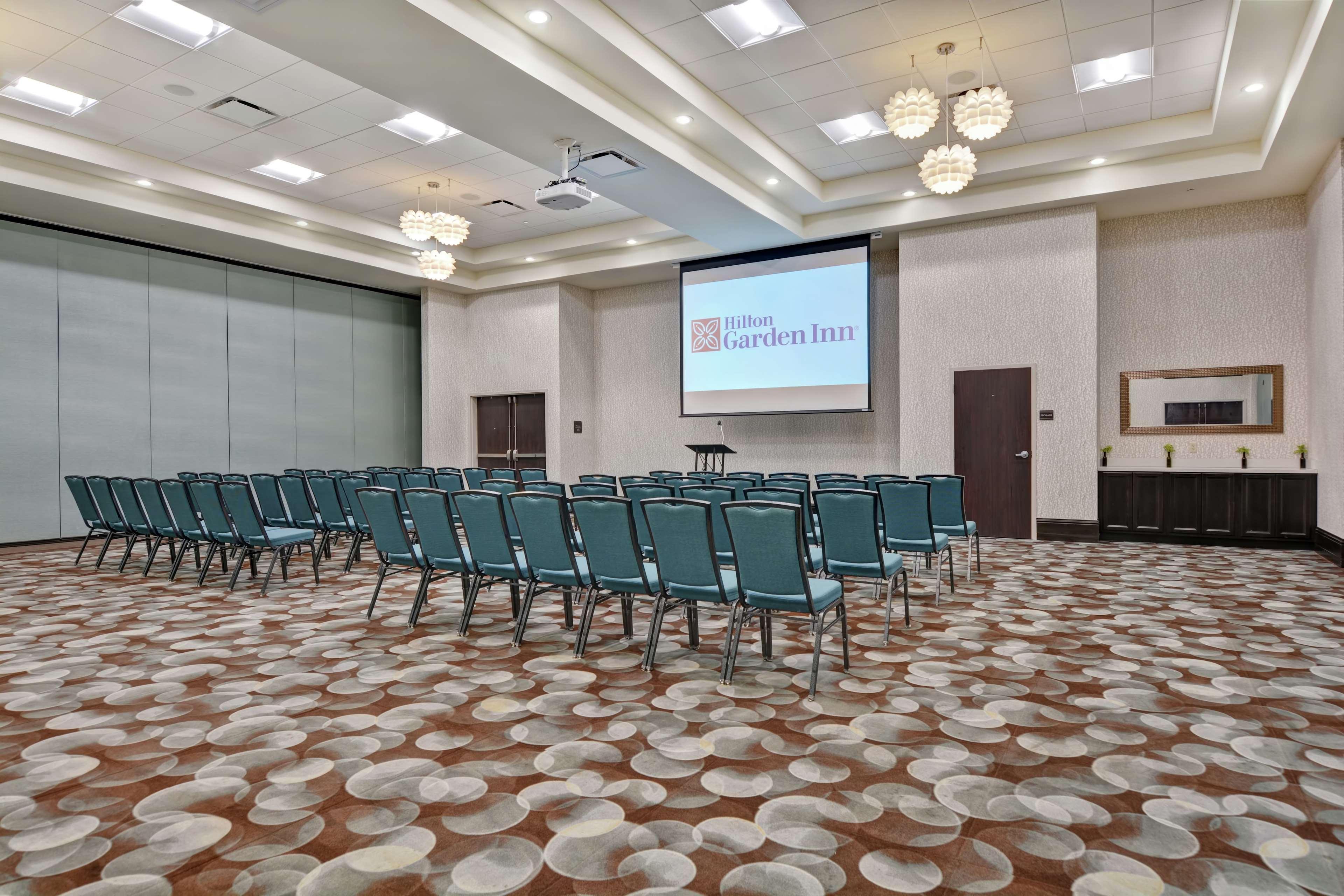 Hilton Garden Inn And Fayetteville Convention Center Zewnętrze zdjęcie
