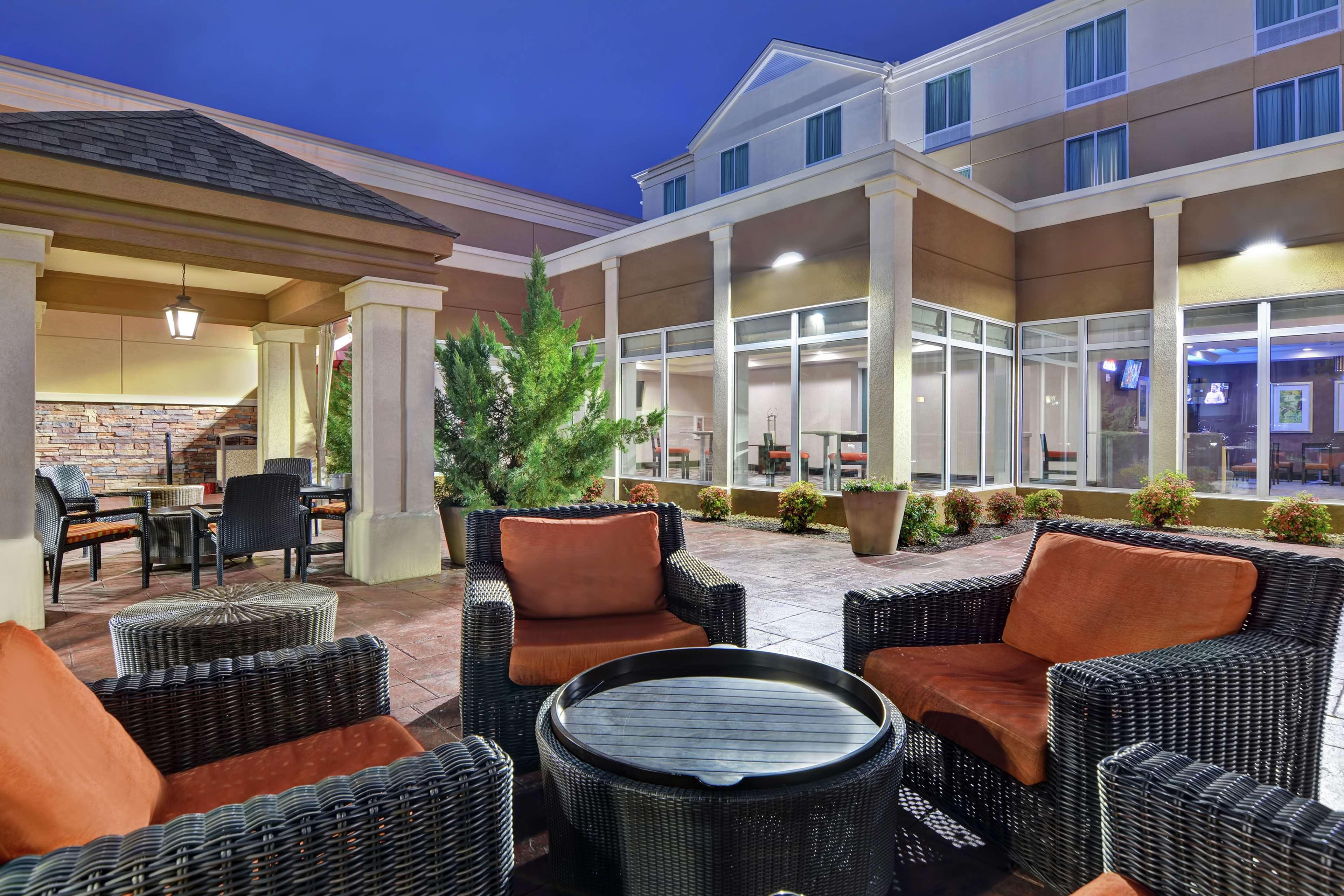 Hilton Garden Inn And Fayetteville Convention Center Zewnętrze zdjęcie