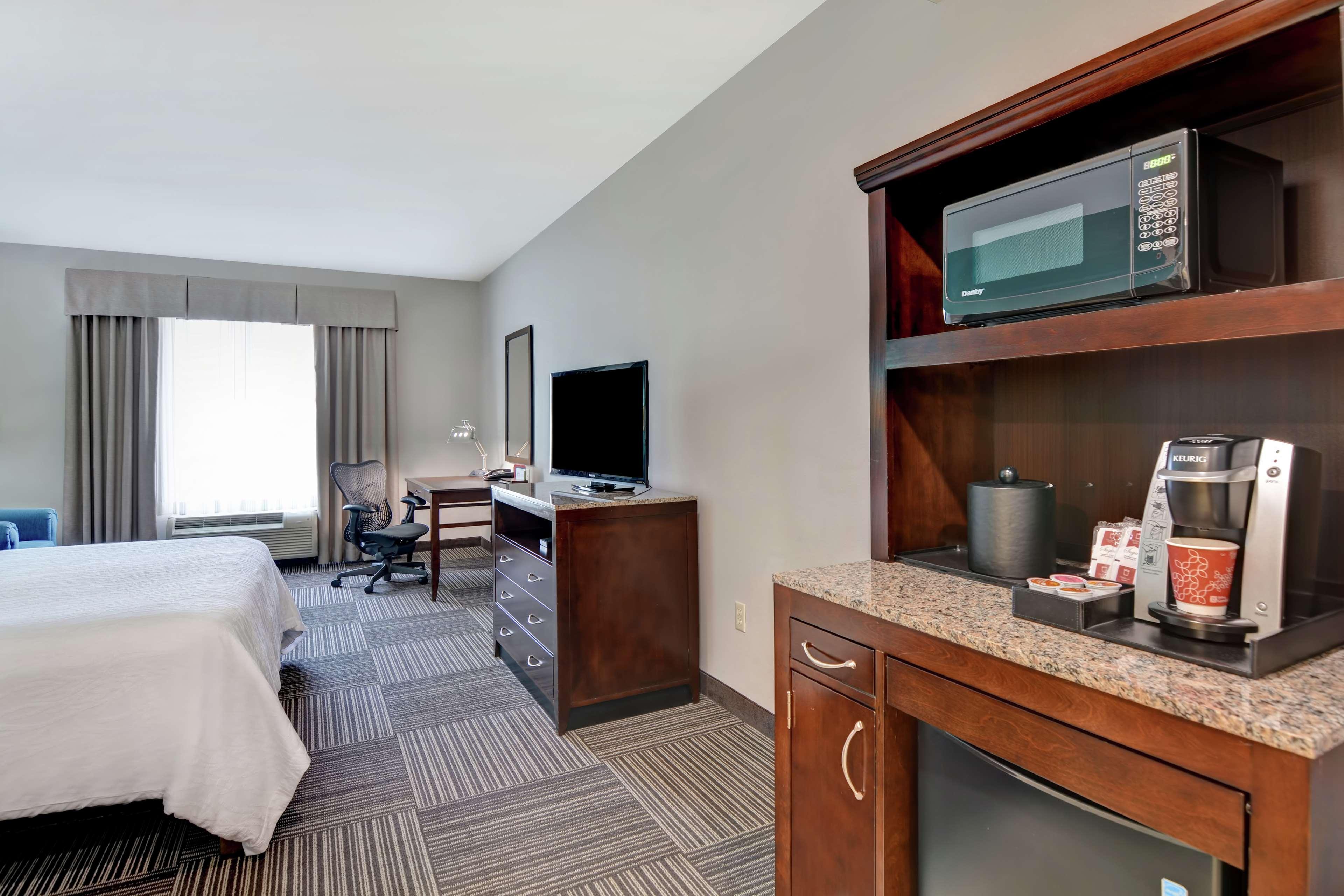 Hilton Garden Inn And Fayetteville Convention Center Zewnętrze zdjęcie