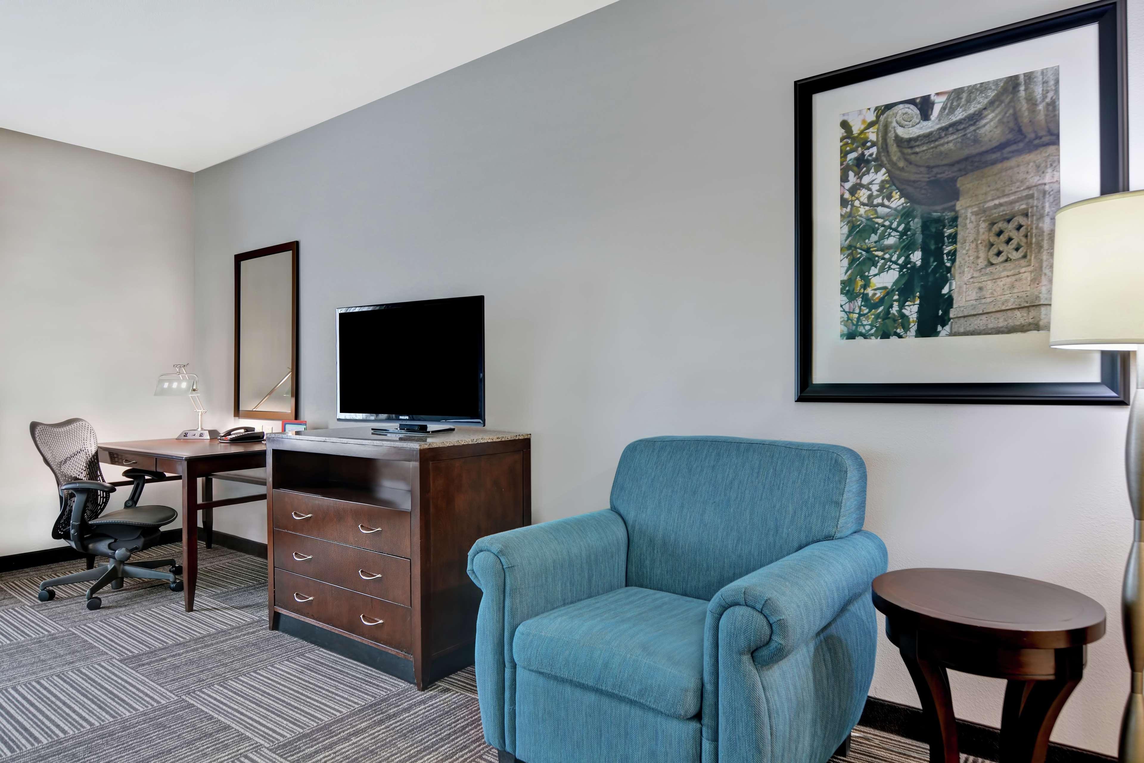 Hilton Garden Inn And Fayetteville Convention Center Zewnętrze zdjęcie