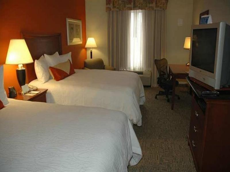 Hilton Garden Inn And Fayetteville Convention Center Zewnętrze zdjęcie