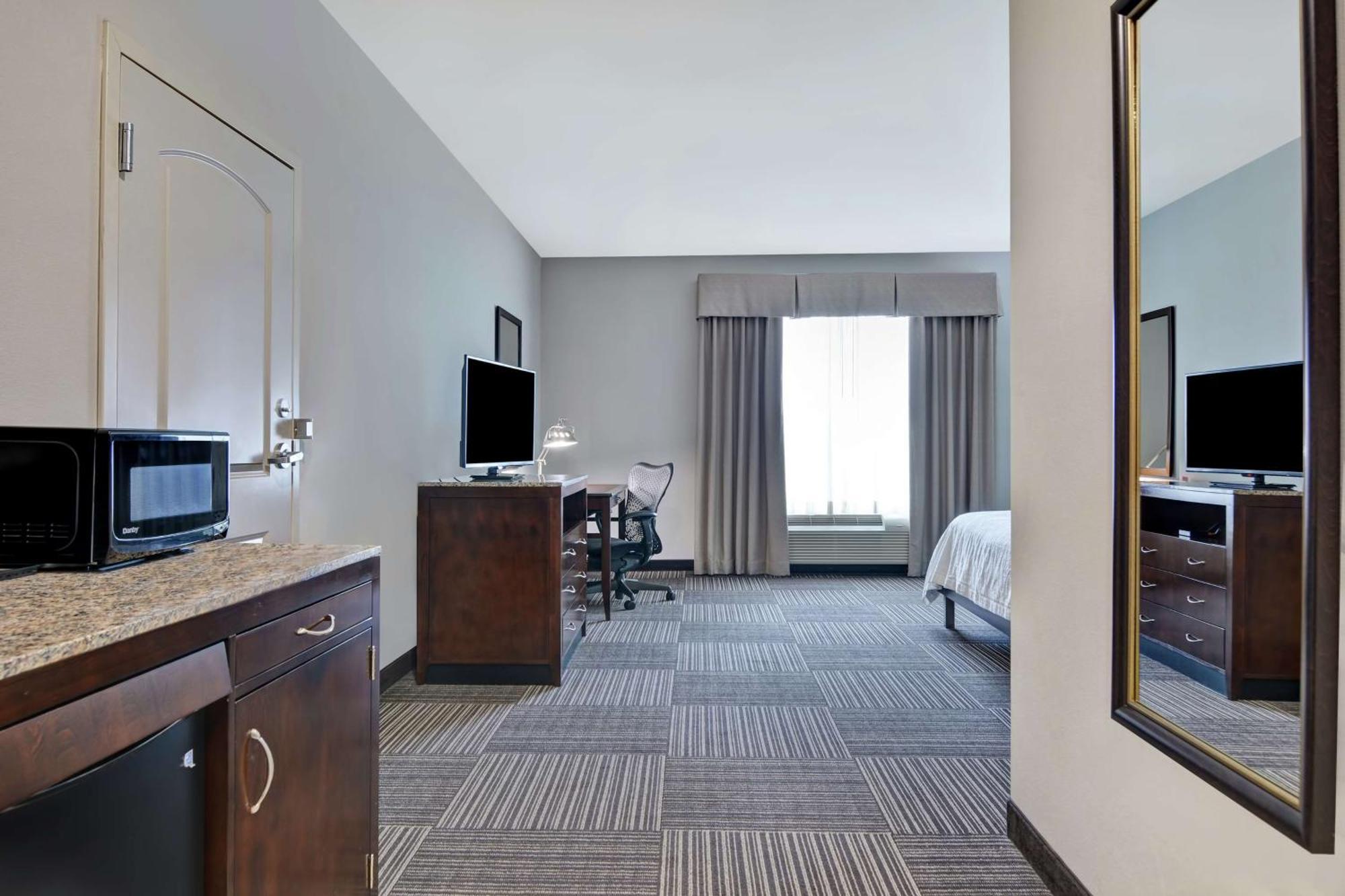 Hilton Garden Inn And Fayetteville Convention Center Zewnętrze zdjęcie